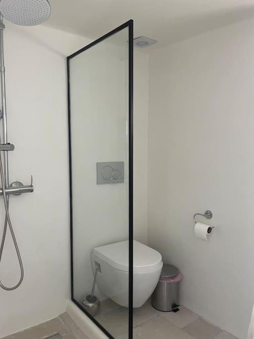 Cozy, Spacious, Newly Renovated Flat In Adamas Exterior photo