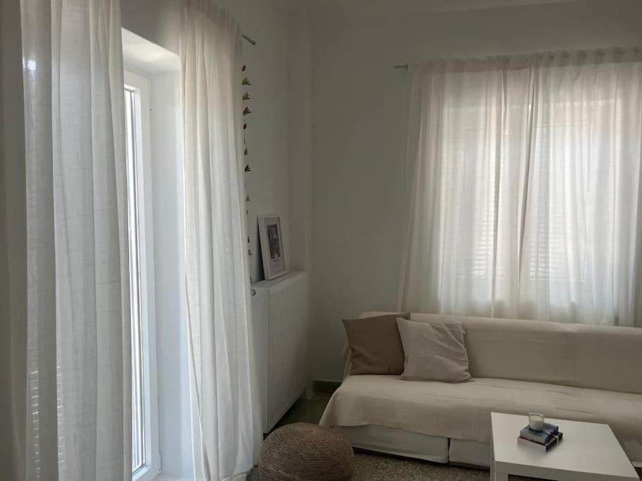 Cozy, Spacious, Newly Renovated Flat In Adamas Exterior photo