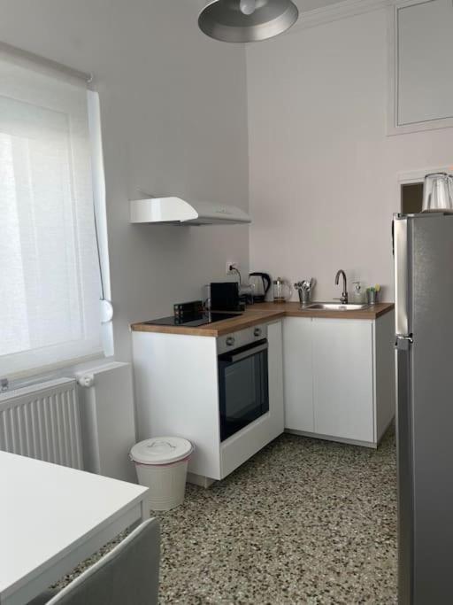 Cozy, Spacious, Newly Renovated Flat In Adamas Exterior photo