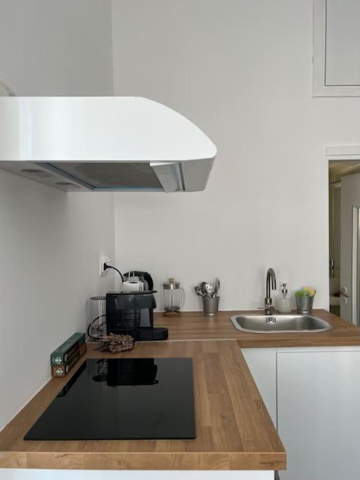 Cozy, Spacious, Newly Renovated Flat In Adamas Exterior photo