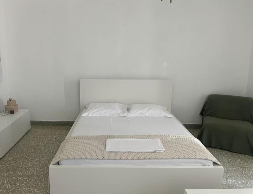 Cozy, Spacious, Newly Renovated Flat In Adamas Exterior photo